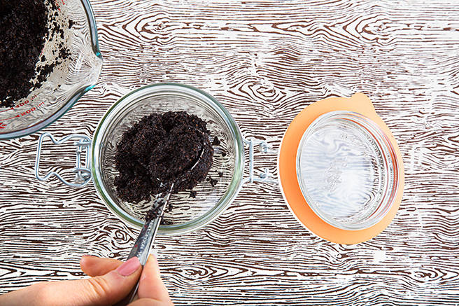 54a76487b9c10_-_elle-05-diy-coffee-scrub-blog-lgn