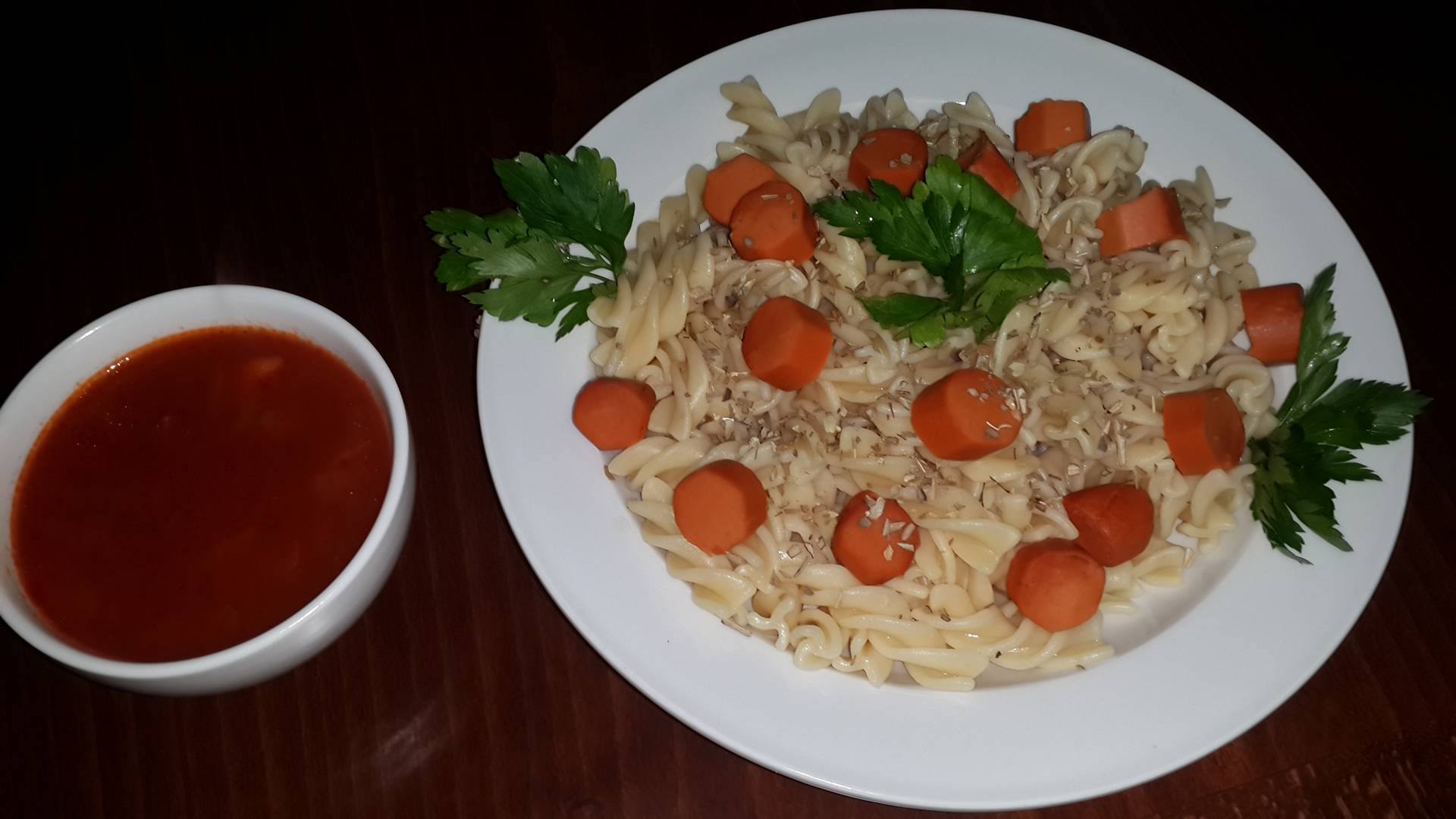 طريقة عمل المعكرونة بالنقانق